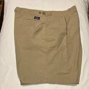EUC Sz 40 Dockers pleated front khaki tan shorts